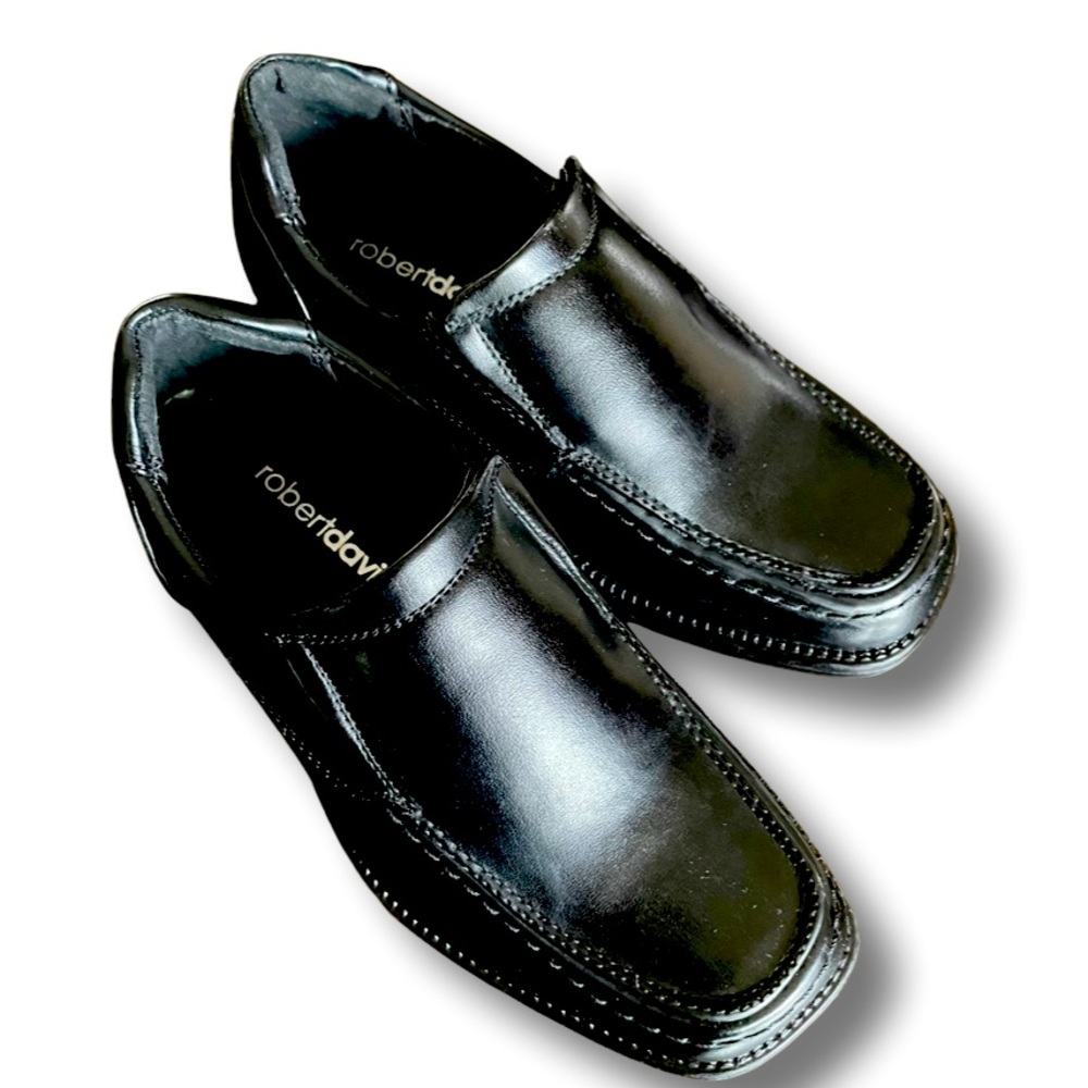 Robert David Boys Slip On Dress Shoes Size 11.
